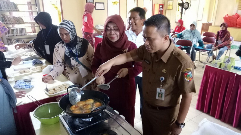 20 Orang Masyarakat Tangkerang Labuai Dilatih Membuat Kue